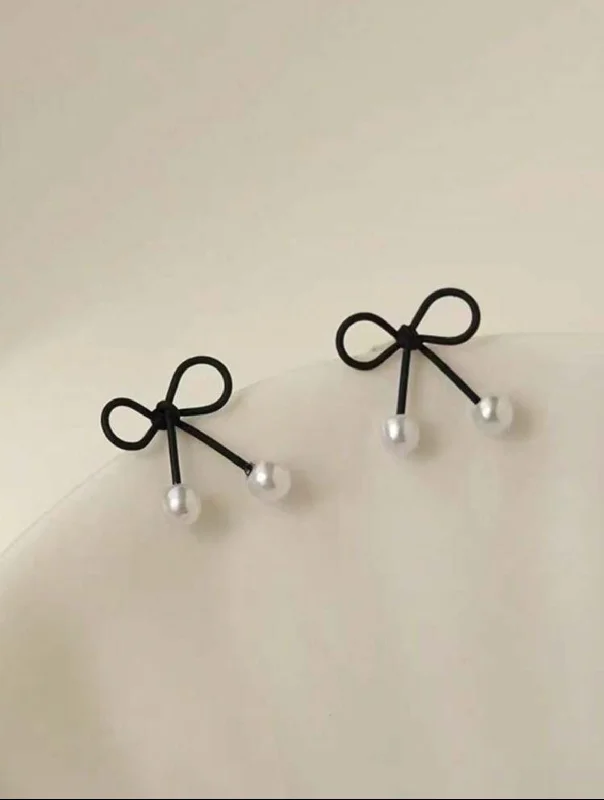 Delicate Hoop Earrings-Beautiful Black Bowknot Stud Earrings